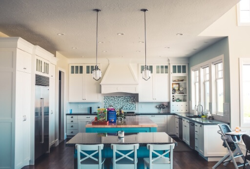 Wer gern auch die Besitzverhältnisse individueller Gegenstände wie Möbel im gemeinsamen Haus festhalten möchte, sollte einen Partnerschaftsvertrag anstreben.