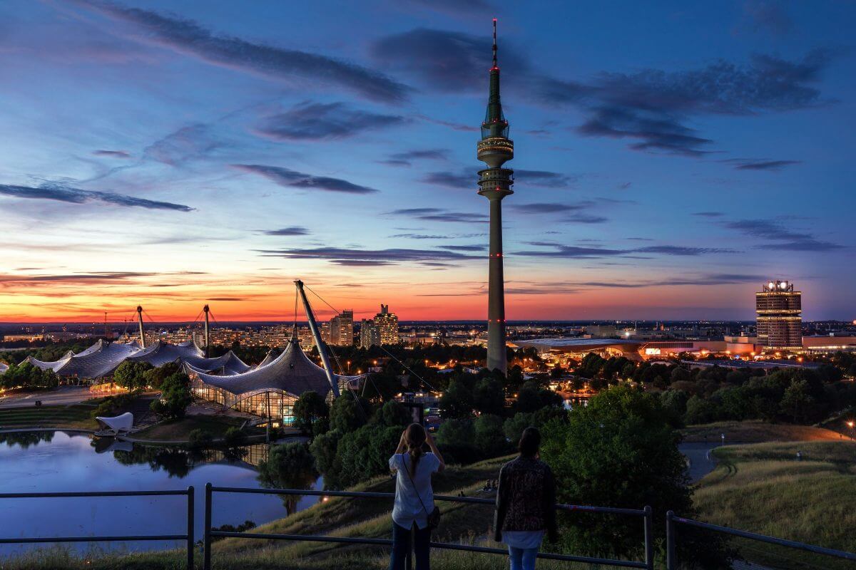 Abendsstimmung im Olympiapark München.