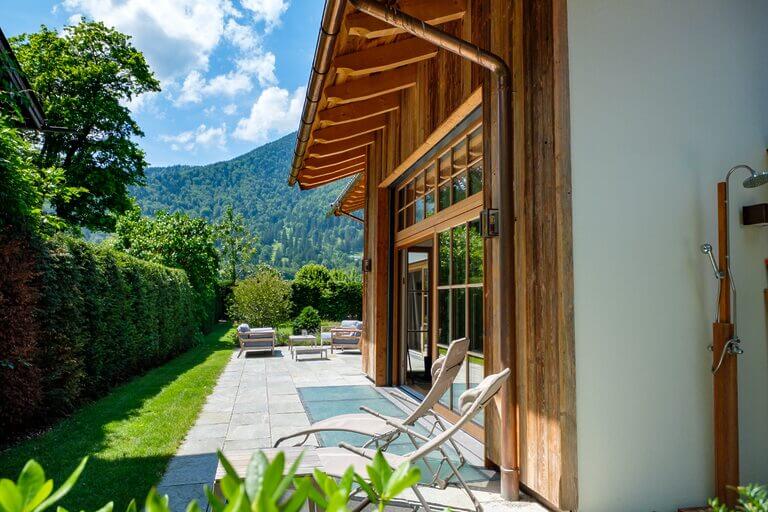 Terrasse eines Ferienhauses nahe Tegernsee