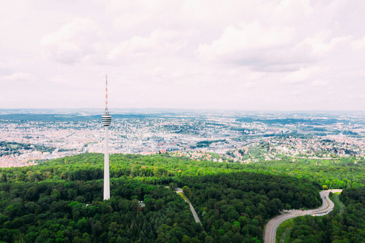 Blick über Stuttgart und Fernsehturm.jpg 