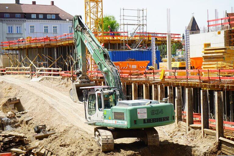 Bagger im Neubaugebiet