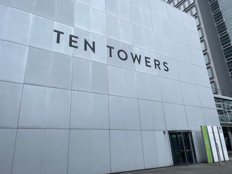 Ten Towers am Leuchtenbergring Eingang