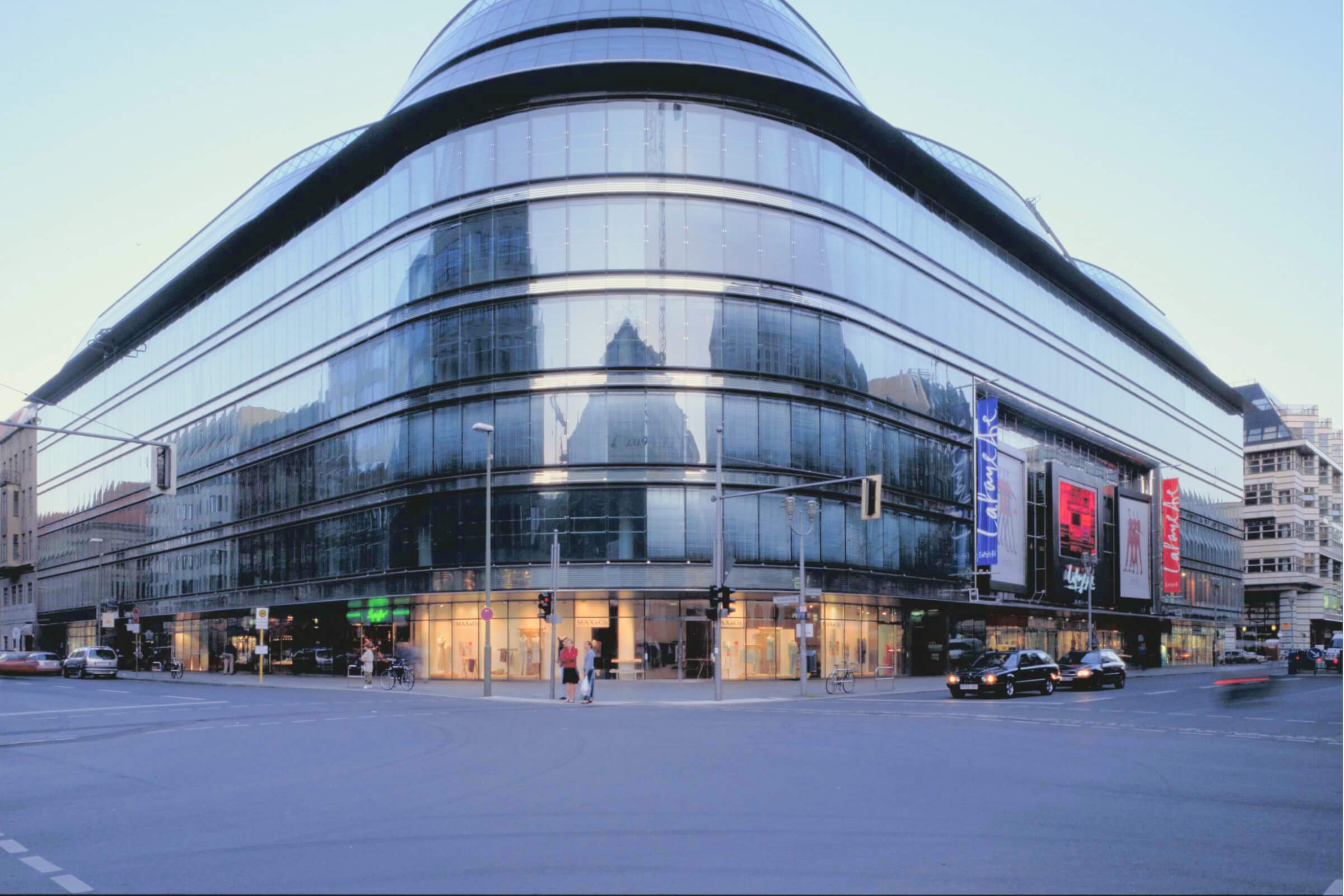 Vom Kaufhaus zum Zukunftsquartier: Was passiert mit dem ehemaligen Luxuskaufhaus Galeries Lafayette in Berlin? 