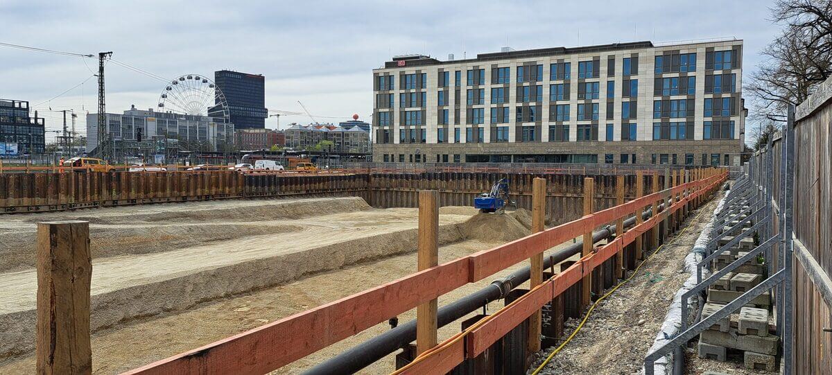 Die Bauarbeiten am Gleisfeld des Ostbahnhofs für die Orleanshöfe München sind seit Ende Januar 2026 im Gange.
