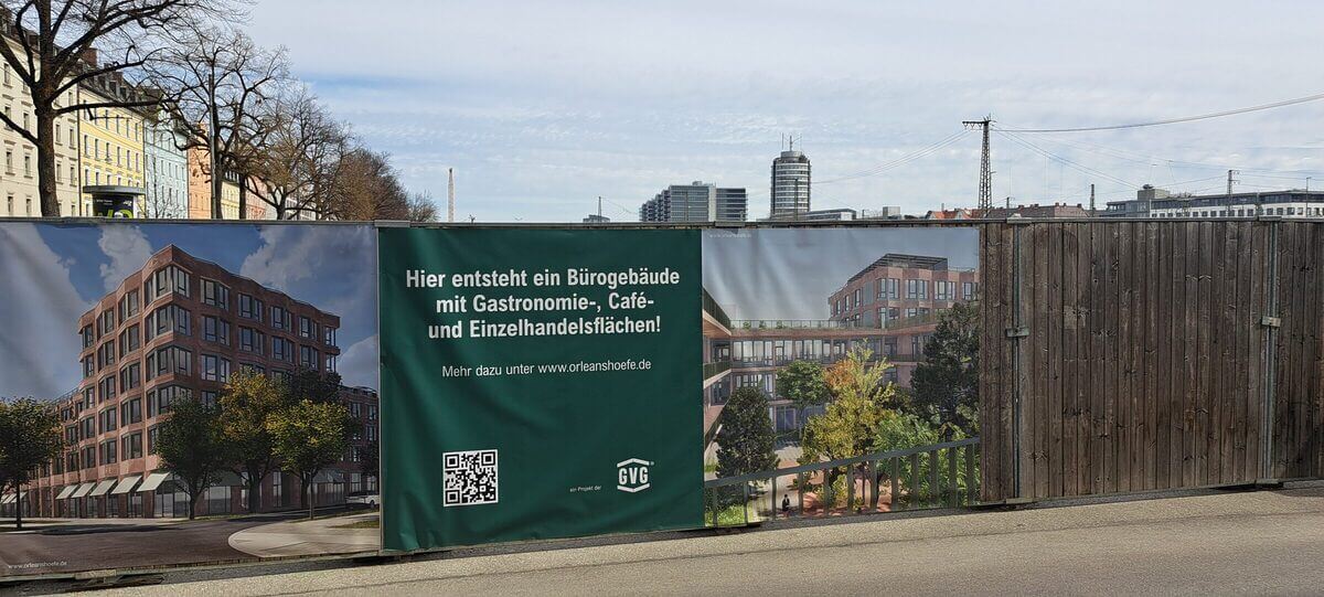 So soll das Bürogebäude SECONDO als Teil der Orleanshöfe München von außen und im Innenhof aussehen.